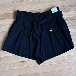 NWT NEW EXPRESS SIZE 14 shortie extreme high rise paperbag pleated shorts short
